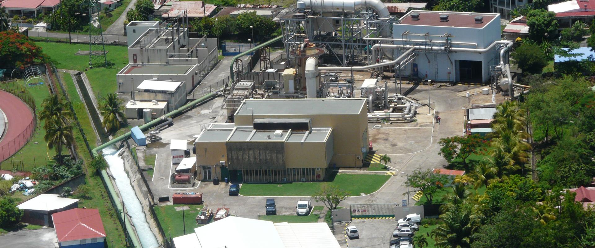 vue du ciel de la centrale géothermique du site de Bouillante en Guadeloupe